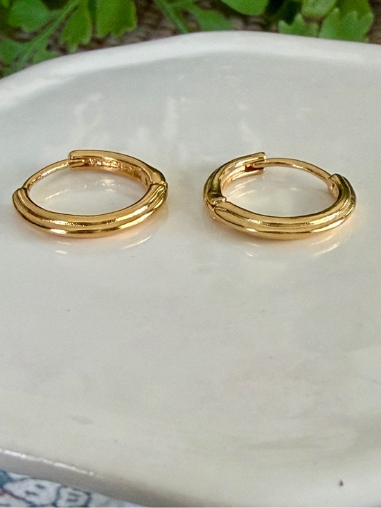 Must Have Jewelry - Must Have Polished Gold Huggie Hoop Earrings